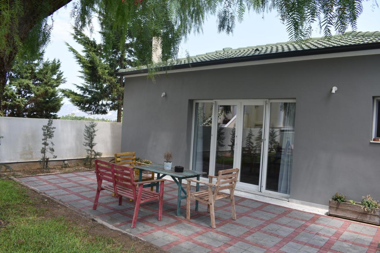 Pool Guesthouse Korinth Exterior foto